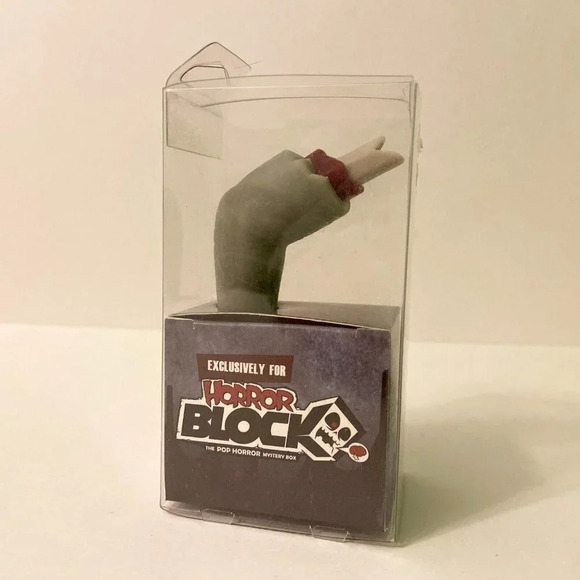 2015 Zombie Finger Wine  Stopper Horror Block Exclusive Halloween - Picture 1 of 9